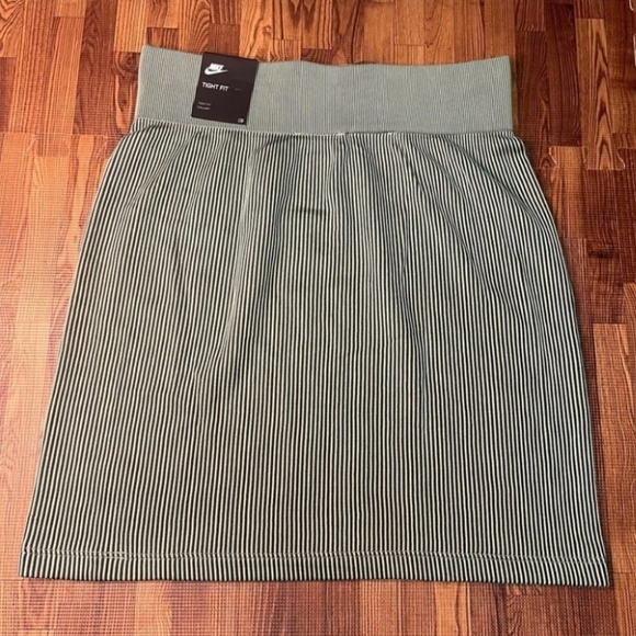Nike Air Tight Fit Ribbed Mini Pencil Skirt NWT - Picture 6 of 9